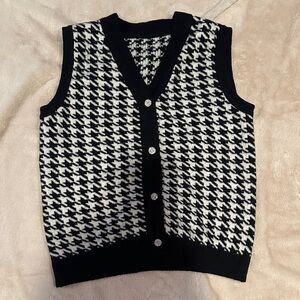 Amazon Black and White Oversized Houndstooth Vest NWOT